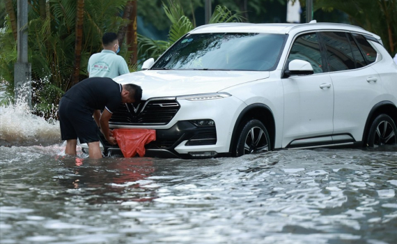 Không khởi động xe khi bị ngập nước